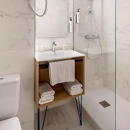 Hotell Estival Arriel Entierement Climatise Lourdes